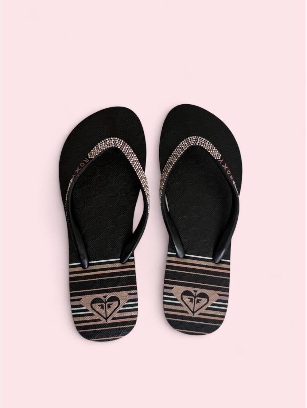 Roxy black flip flops
